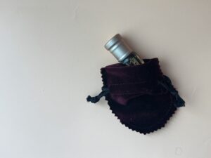 دهن عود قديم نقوة